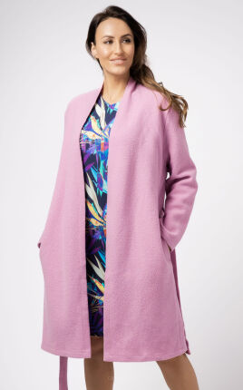 Szlafrokowy płaszcz wełniany w kolorze pudrowego różu