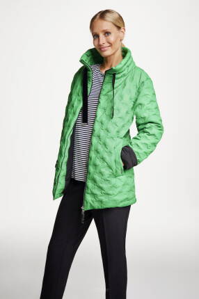 Pikowana kurtka w kolorze zielonym ze stójką